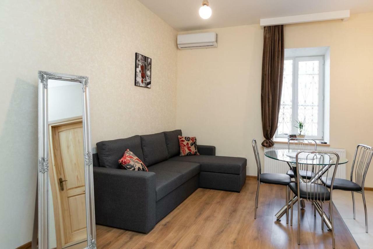 Wehost Stylish Apartment In Old Tbilisi Exterior photo