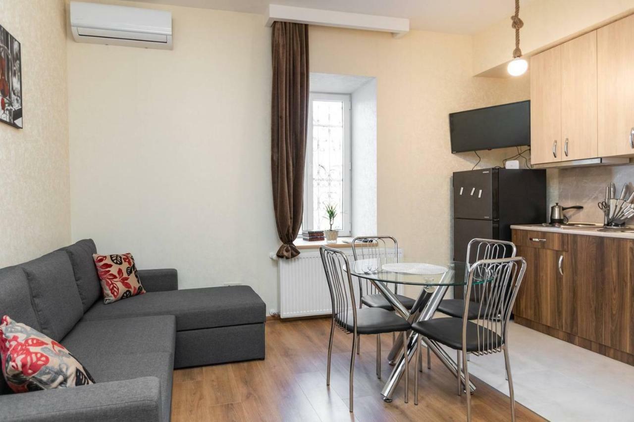 Wehost Stylish Apartment In Old Tbilisi Exterior photo